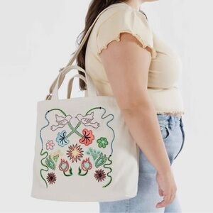 NWT - BAGGU Horizontal Duck Bag in Embroided Birds Design